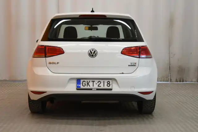 Valkoinen Viistoperä, Volkswagen Golf – GKT-218