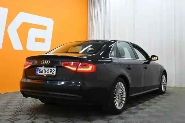 Musta Sedan, Audi A4 – GKU-592