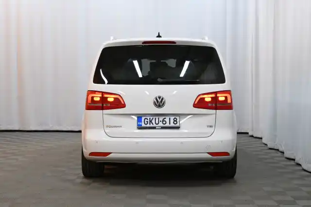 Valkoinen Tila-auto, Volkswagen Touran – GKU-618