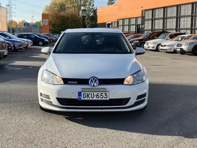 Valkoinen Viistoperä, Volkswagen Golf – GKU-653