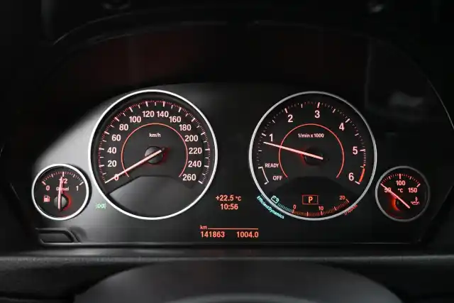 Valkoinen Farmari, BMW 320 – GKX-582