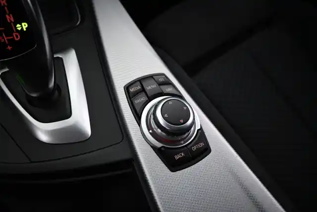 Valkoinen Farmari, BMW 320 – GKX-582