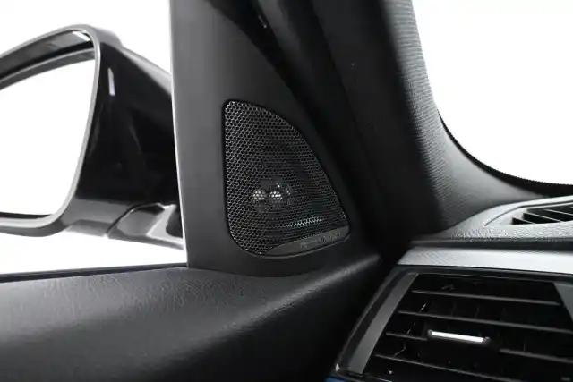 Valkoinen Farmari, BMW 320 – GKX-582