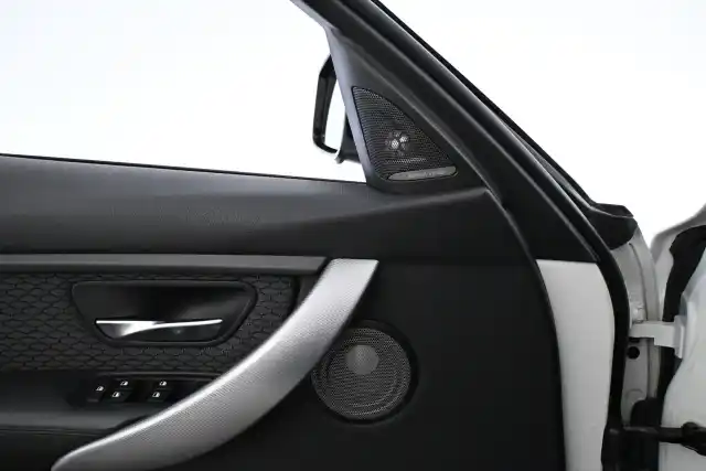 Valkoinen Farmari, BMW 320 – GKX-582