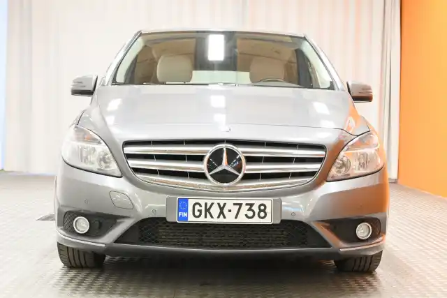 Harmaa Tila-auto, Mercedes-Benz B – GKX-738