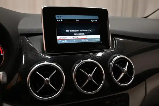 Harmaa Tila-auto, Mercedes-Benz B – GKX-738