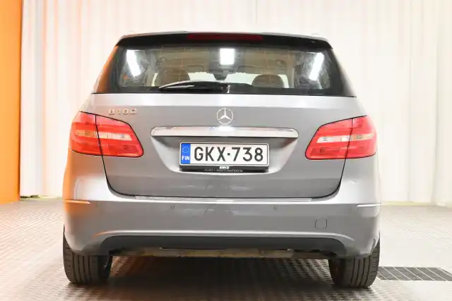 Harmaa Tila-auto, Mercedes-Benz B – GKX-738