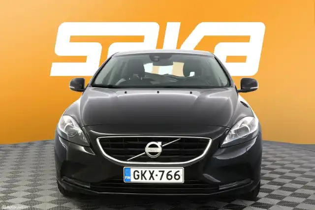 Musta Viistoperä, Volvo V40 – GKX-766