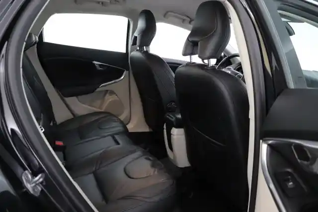 Musta Viistoperä, Volvo V40 – GKX-766