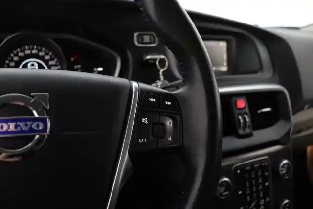 Musta Viistoperä, Volvo V40 – GKX-766
