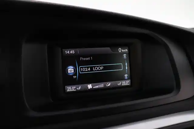 Musta Viistoperä, Volvo V40 – GKX-766