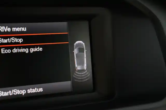 Musta Viistoperä, Volvo V40 – GKX-766