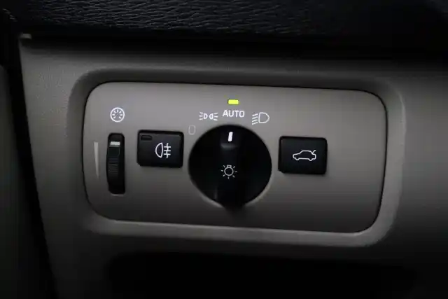 Musta Viistoperä, Volvo V40 – GKX-766