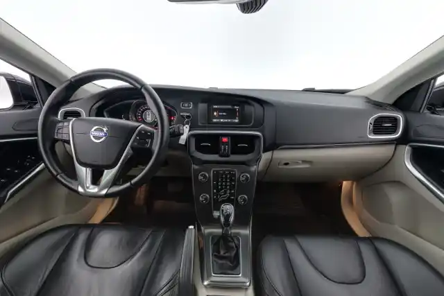 Musta Viistoperä, Volvo V40 – GKX-766