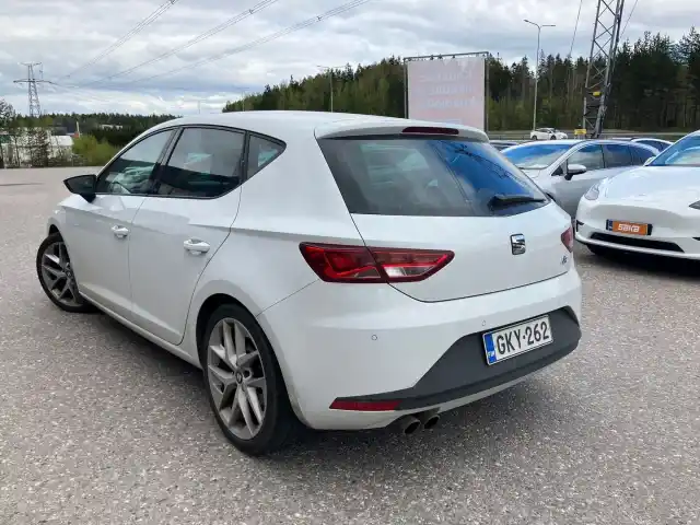 Valkoinen Viistoperä, Seat Leon – GKY-262