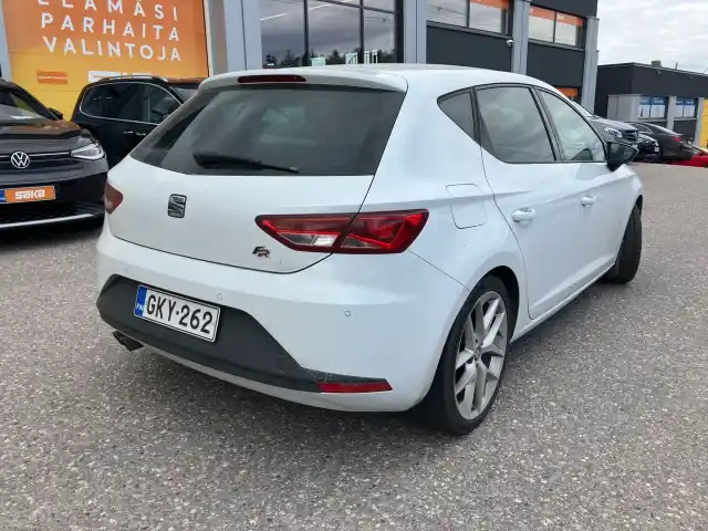 Valkoinen Viistoperä, Seat Leon – GKY-262