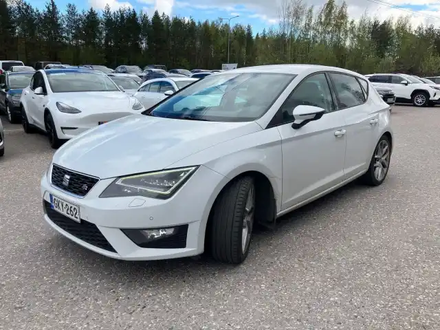 Valkoinen Viistoperä, Seat Leon – GKY-262