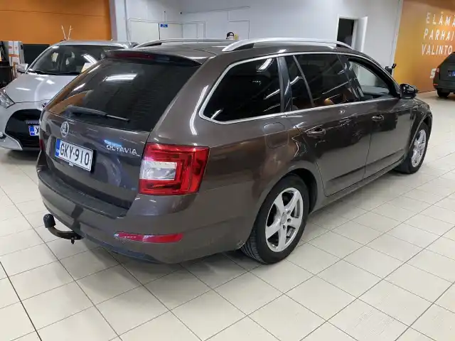 Ruskea Farmari, Skoda Octavia – GKY-910