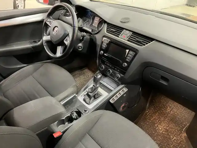 Ruskea Farmari, Skoda Octavia – GKY-910