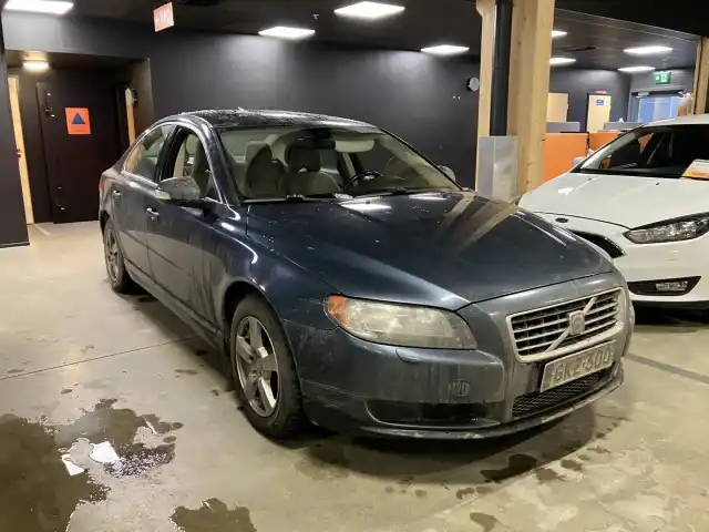 Sininen Sedan, Volvo S80 – GKZ-300