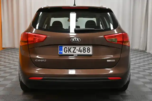 Ruskea Farmari, Kia cee'd – GKZ-488