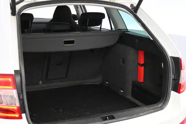 Valkoinen Farmari, Skoda Octavia – GKZ-589