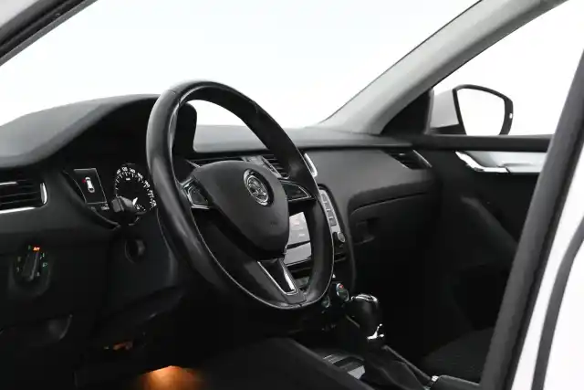 Valkoinen Farmari, Skoda Octavia – GKZ-589