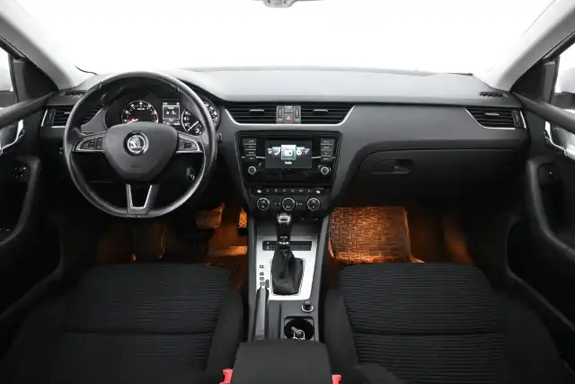 Valkoinen Farmari, Skoda Octavia – GKZ-589