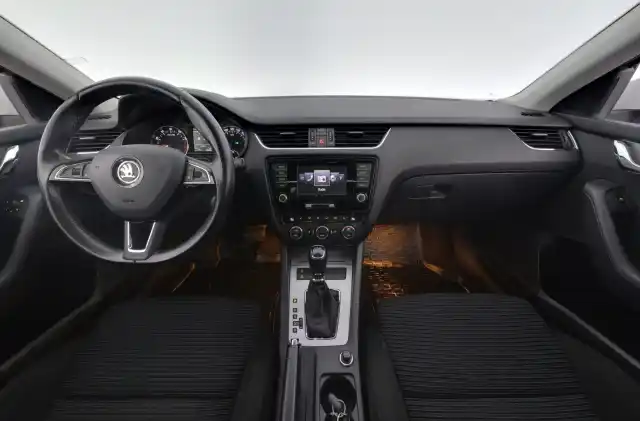 Valkoinen Farmari, Skoda Octavia – GKZ-589