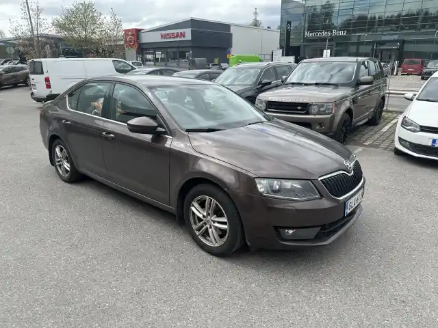 Ruskea Viistoperä, Skoda Octavia – GLA-612