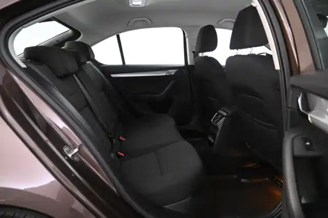 Ruskea Viistoperä, Skoda Octavia – GLA-612