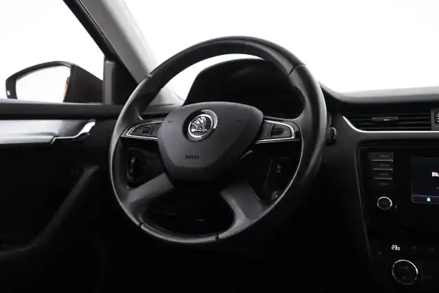 Ruskea Viistoperä, Skoda Octavia – GLA-612