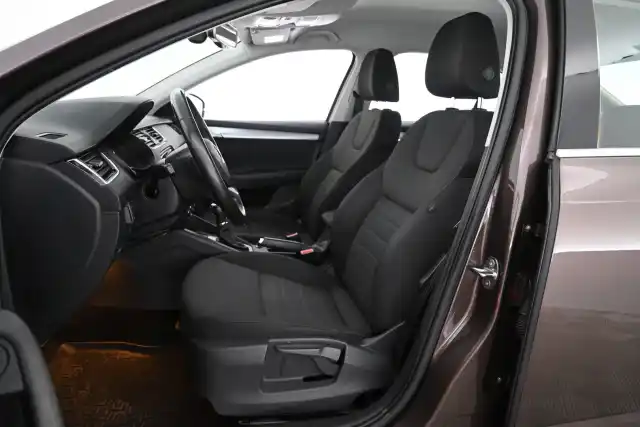 Ruskea Viistoperä, Skoda Octavia – GLA-612