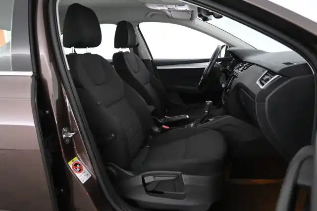 Ruskea Viistoperä, Skoda Octavia – GLA-612