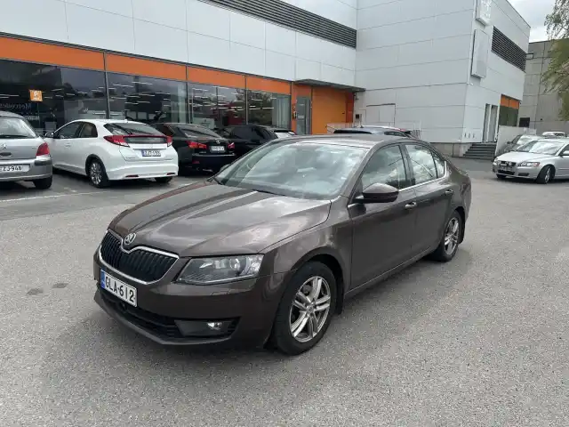 Ruskea Viistoperä, Skoda Octavia – GLA-612