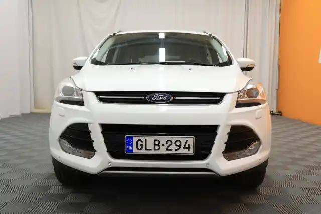 Valkoinen Maastoauto, Ford Kuga – GLB-294