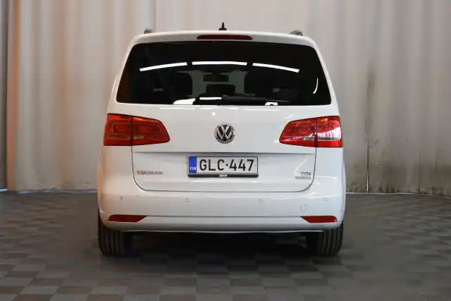 Valkoinen Tila-auto, Volkswagen Touran – GLC-447