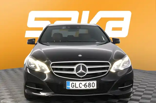 Musta Sedan, Mercedes-Benz E – GLC-680