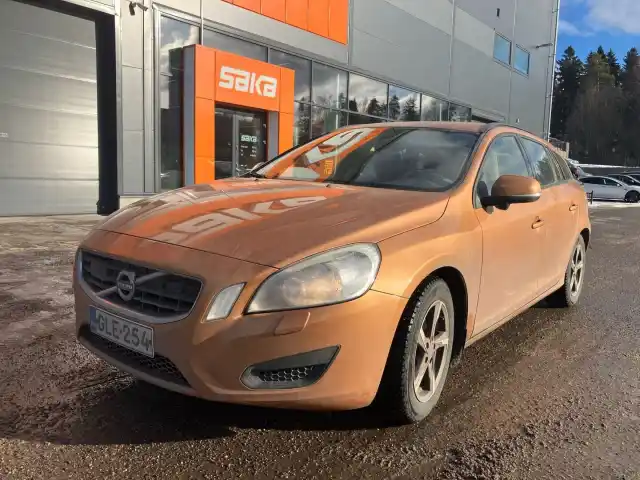 Ruskea (beige) Farmari, Volvo V60 – GLE-254