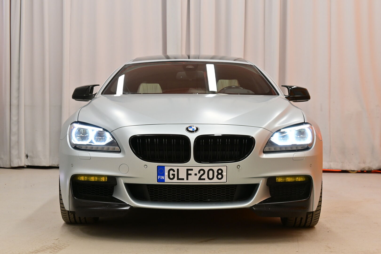 Harmaa Coupe, BMW 640 – GLF-208