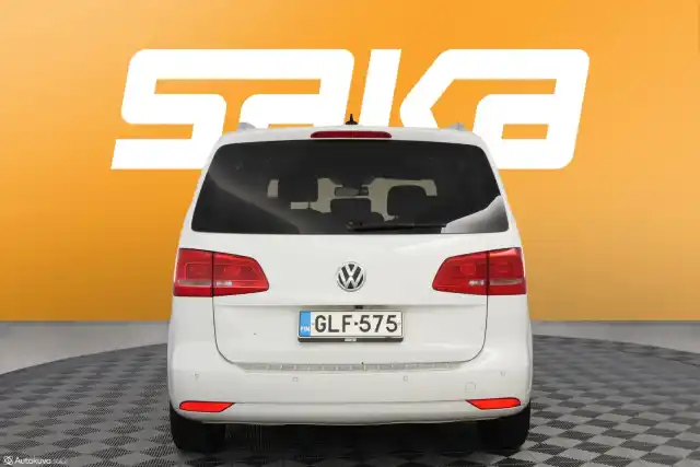 Valkoinen Tila-auto, Volkswagen Touran – GLF-575