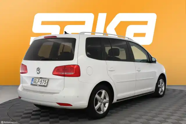 Valkoinen Tila-auto, Volkswagen Touran – GLF-575