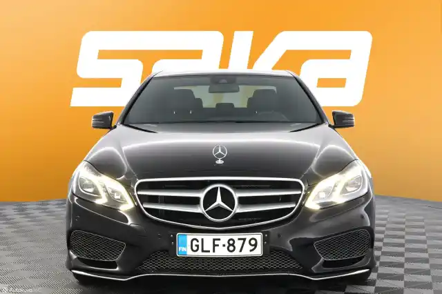 Musta Sedan, Mercedes-Benz E – GLF-879