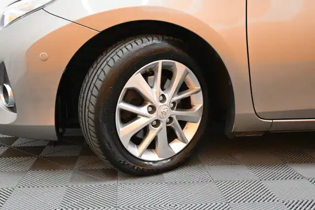 Beige Farmari, Toyota Auris – GLG-458