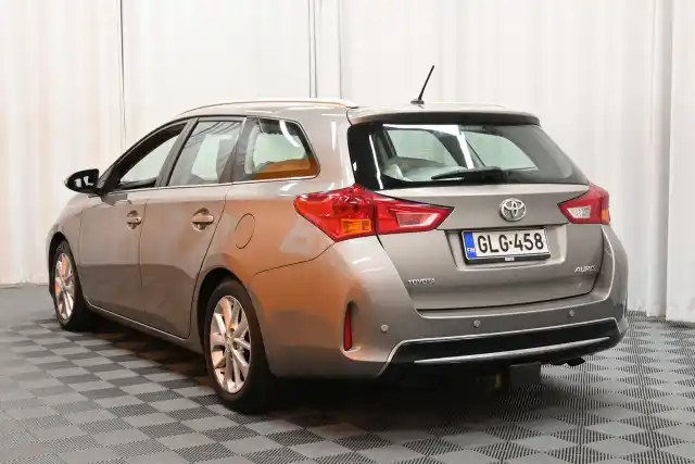 Beige Farmari, Toyota Auris – GLG-458