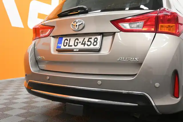 Beige Farmari, Toyota Auris – GLG-458