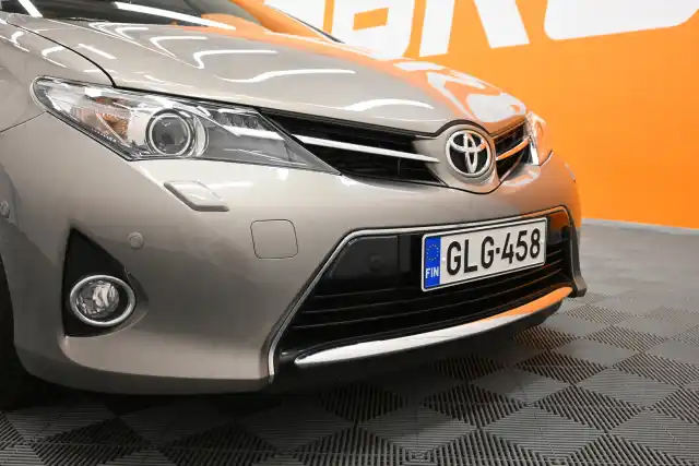 Beige Farmari, Toyota Auris – GLG-458