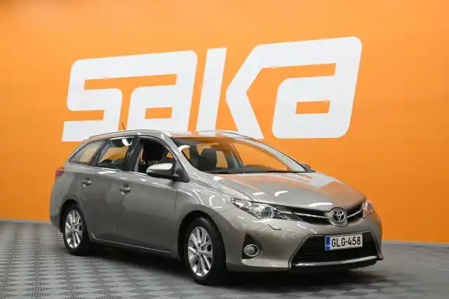 Beige Farmari, Toyota Auris – GLG-458