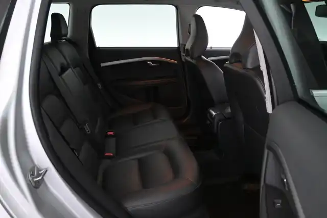 Harmaa Farmari, Volvo V70 – GLI-170