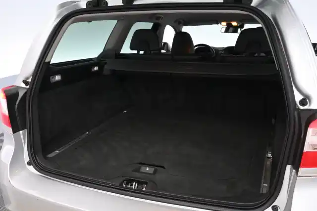 Harmaa Farmari, Volvo V70 – GLI-170